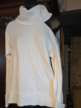 1 State Cream Turtleneck Cold-Shoulder Women's Sweater